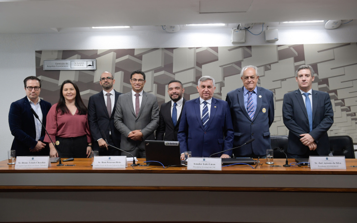 CAE – Comissão de Assuntos Econômicos Luis Cesar Bigonha, presidente do Conselho de Serviços, e Sarina Sasaki Manata, assessora técnica, ambos da FecomercioSP, defenderam as empresas do Simples Nacional no Senado (Foto: Saulo Cruz/Agência Senado)