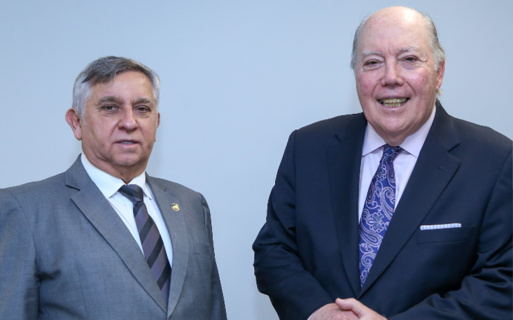 Márcio Olívio Fernandes da Costa com o senador Izalci Lucas (Crédito: divulgação)