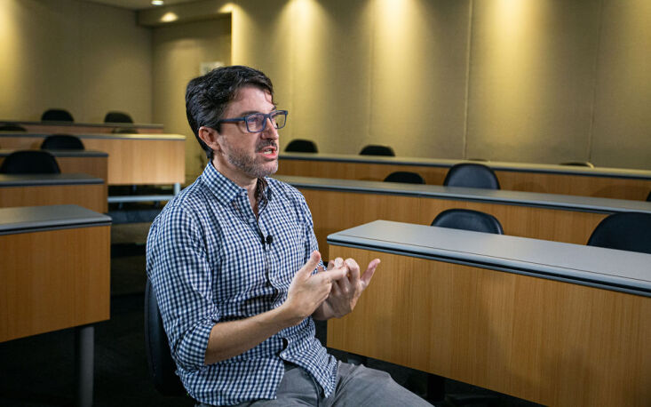 Pesquisador aborda os dilemas das privatizações (Foto: UM BRASIL)
