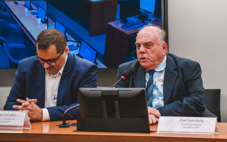 Dan Guinsburg, vice-presidente da FecomercioSP e presidente do Sincovat, e o assessor Thiago Carvalho representaram a Federação (Crédito: Felipe Soares)