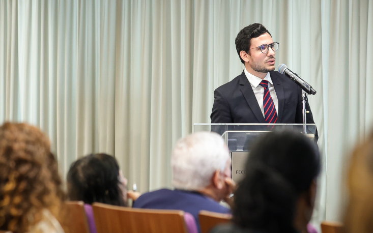 Pedro Simon apresenta consequências do excesso de leis para o País (Imagem: Edilson Dias)