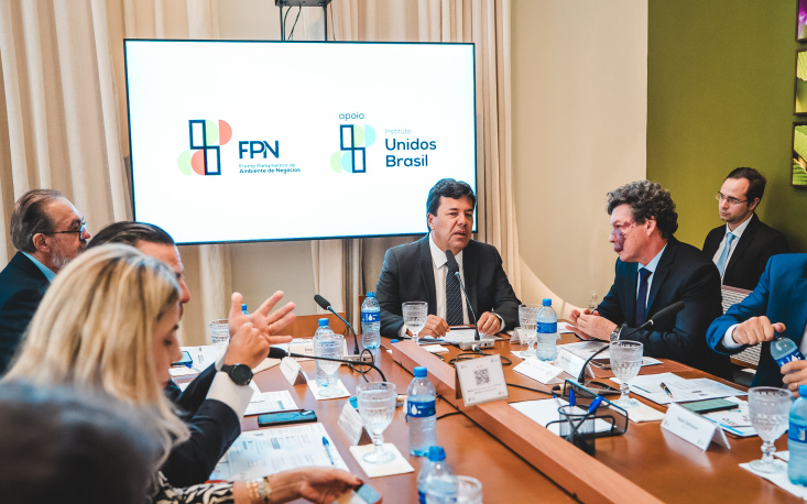 No centro, o presidente da FPN, deputado Mendonça Filho (União-PE)