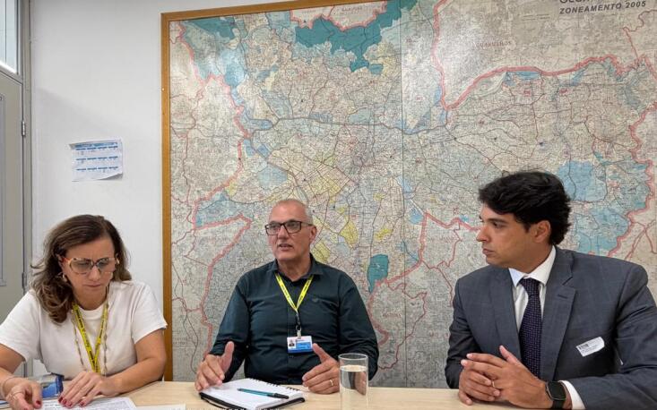 Assessores do vereador Ricardo Teixeira (União/SP), e presidente da Câmara Municipal, ressaltam a relevância da contribuição técnica da Federação (crédito: Júlia Carmona)