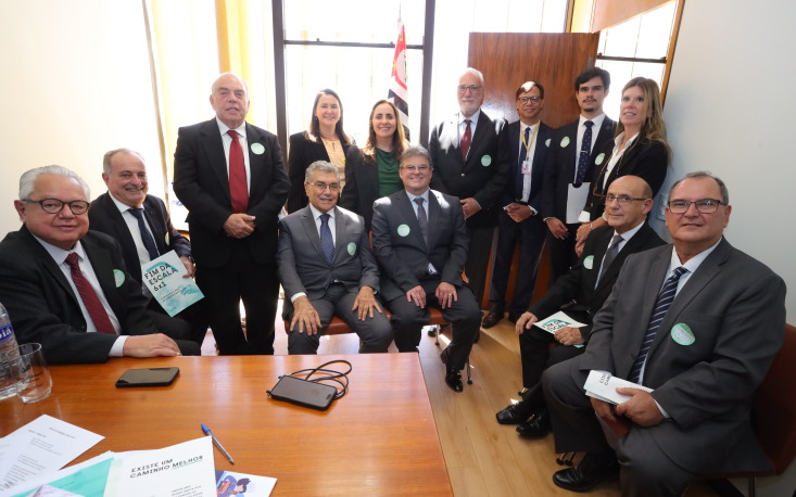 69fb8ff41a78b-1t7a2590 Comitiva se reuniu com a deputada Adriana Ventura (Novo/SP) e outras lideranças para defender no Congresso um trâmite que amplie o diálogo