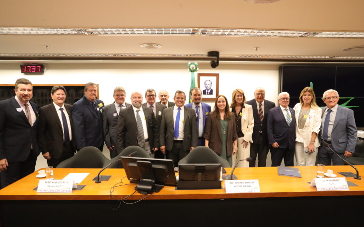 Comitiva da FecomercioSP participa de reunião da Comissão de Desenvolvimento Econômico da Câmara