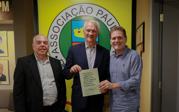 Ivo Dall’Acqua Júnior, presidente em exercício da Federação, e Dan Guinsburg, presidente do Sincomercio Taubaté, alertam sobre os impactos na APM (Crédito: Edilson Dias)