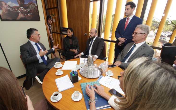 6a04792b4a7d7-0u1a0080 A comitiva também participou de reunião com o deputado Alencar Santana (PT/SP), presidente da Comissão Especial da PEC 6x1