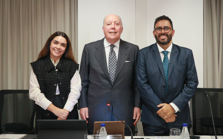 Thais Veiga Shingai, Márcio Olívio Fernandes da Costa e Alexandre Evaristo Pinto debatem os regulamentos da CBS e do IBS. (Foto: Edilson Dias/FecomercioSP)