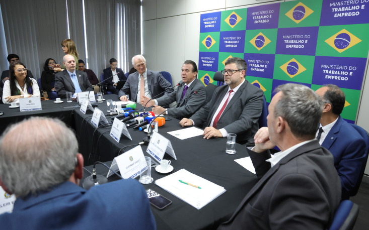 6a5fd37ec358e-0i6a5611 Diversas atividades terão autorização permanente para o trabalho aos feriados